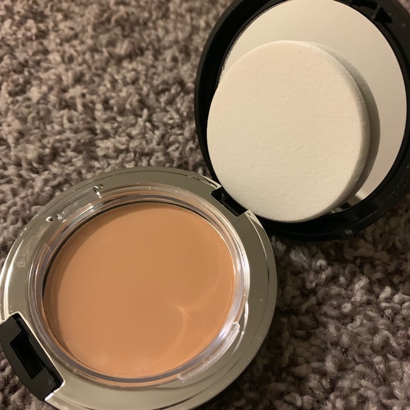 Powder foundation - Picture 4 of 4